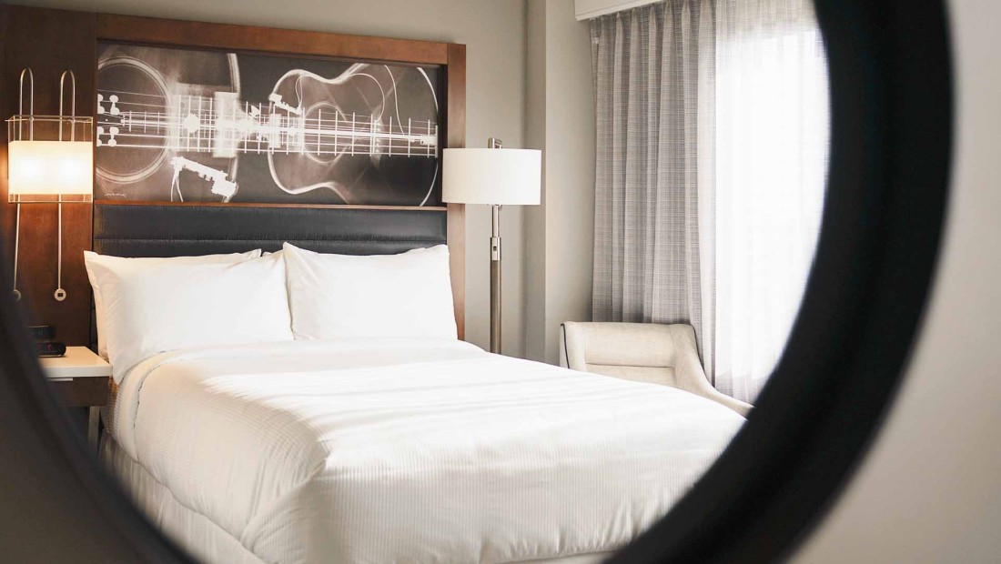 Memphis hotel near Greyhound Station - Memphis Vitality Hotel room