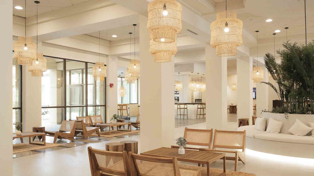 Cheap hotel in Memphis - View of the relaxation area of the Memphis Vitality Hotel with sofas and tables in the foreground